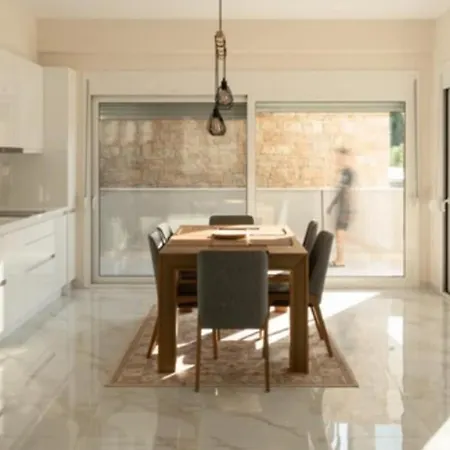 Falcone Resident ヴィラ ニキティ