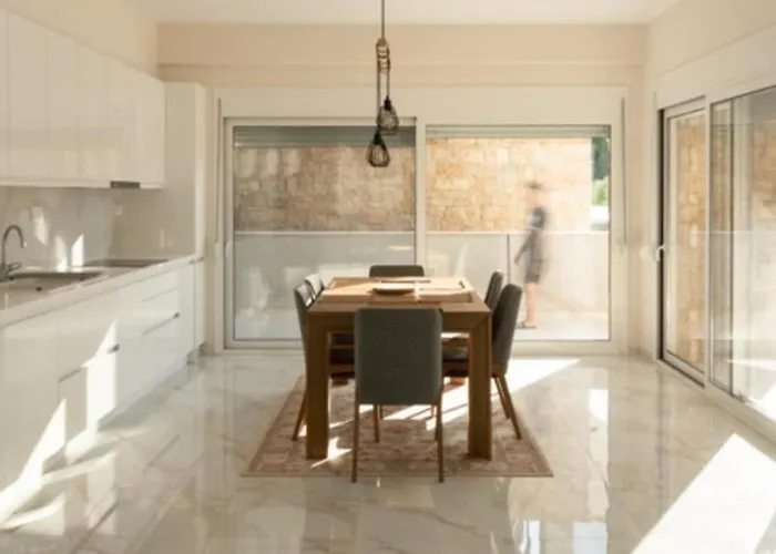 Falcone Resident ヴィラ ニキティ